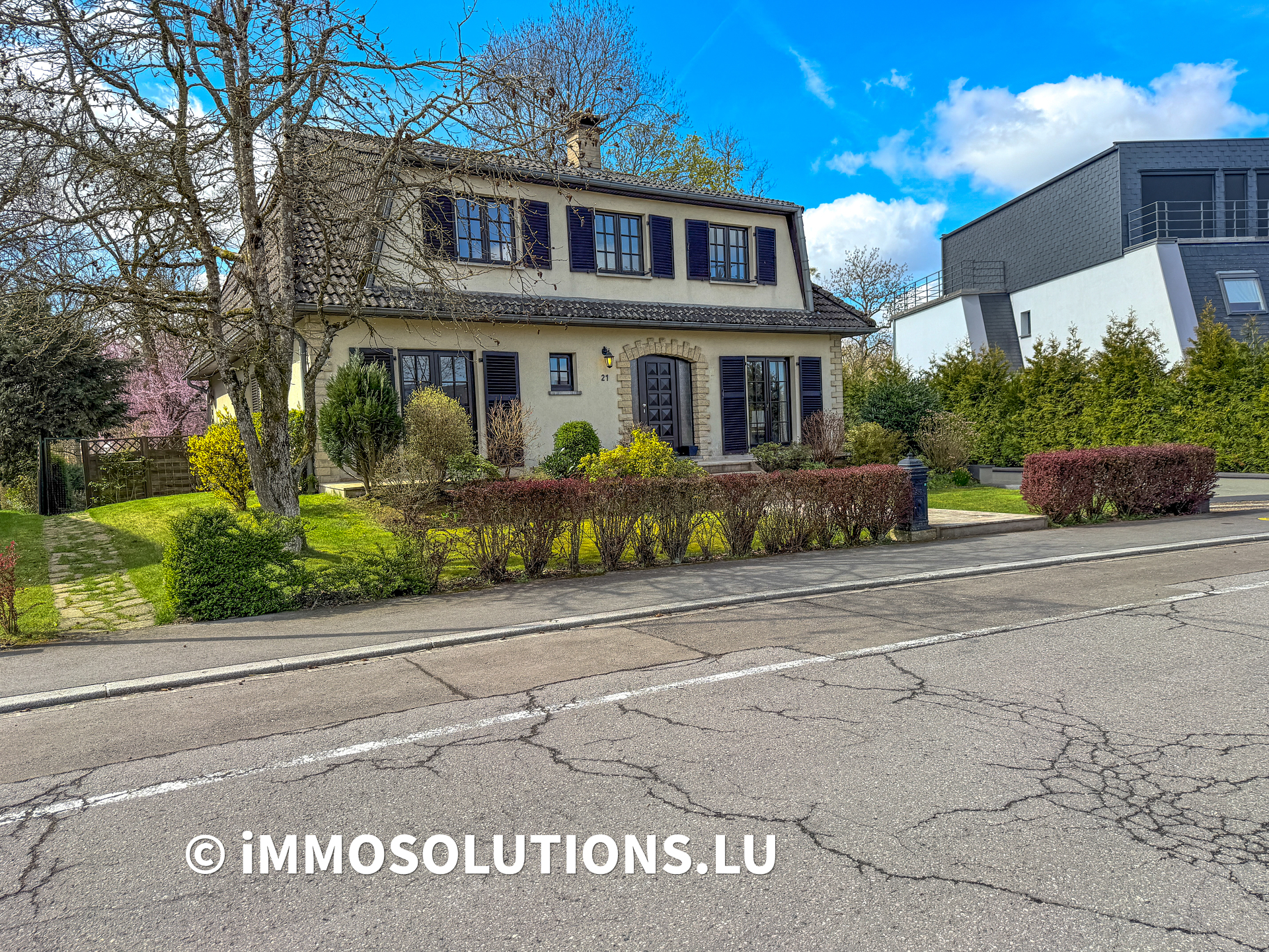 Maison — Olm · 212 m² - photo 1