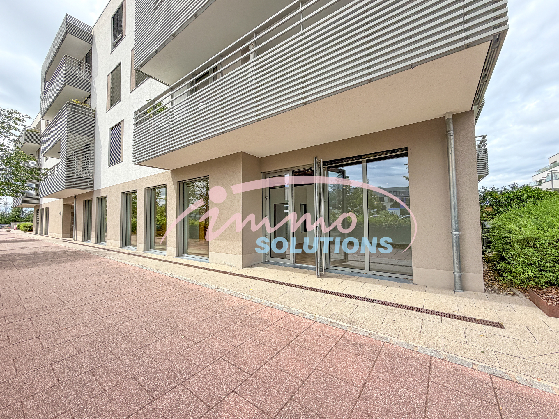 Commerce — Bertrange · 98 m² - photo 2