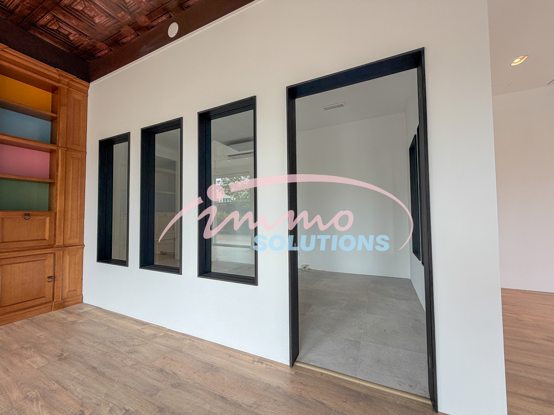 Commerce — Bertrange · 98 m² - photo 9