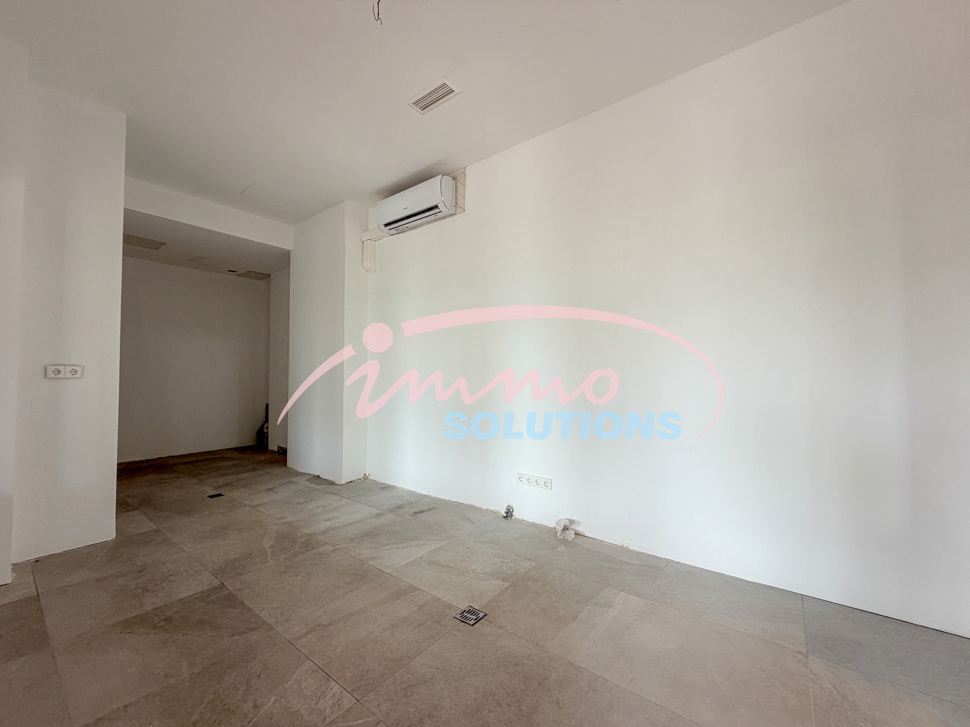 Commerce — Bertrange · 98 m² - photo 10