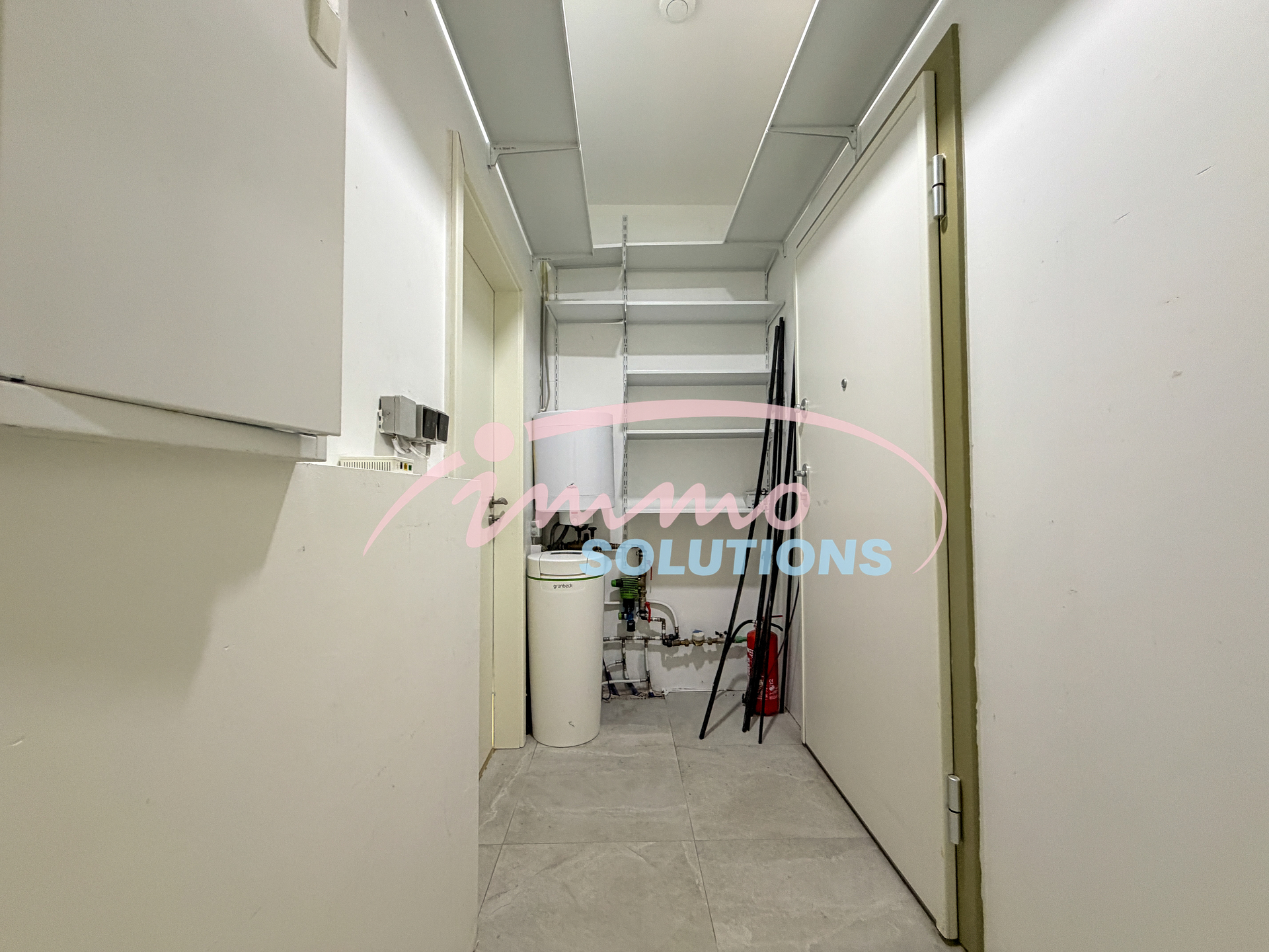 Commerce — Bertrange · 98 m² - photo 12
