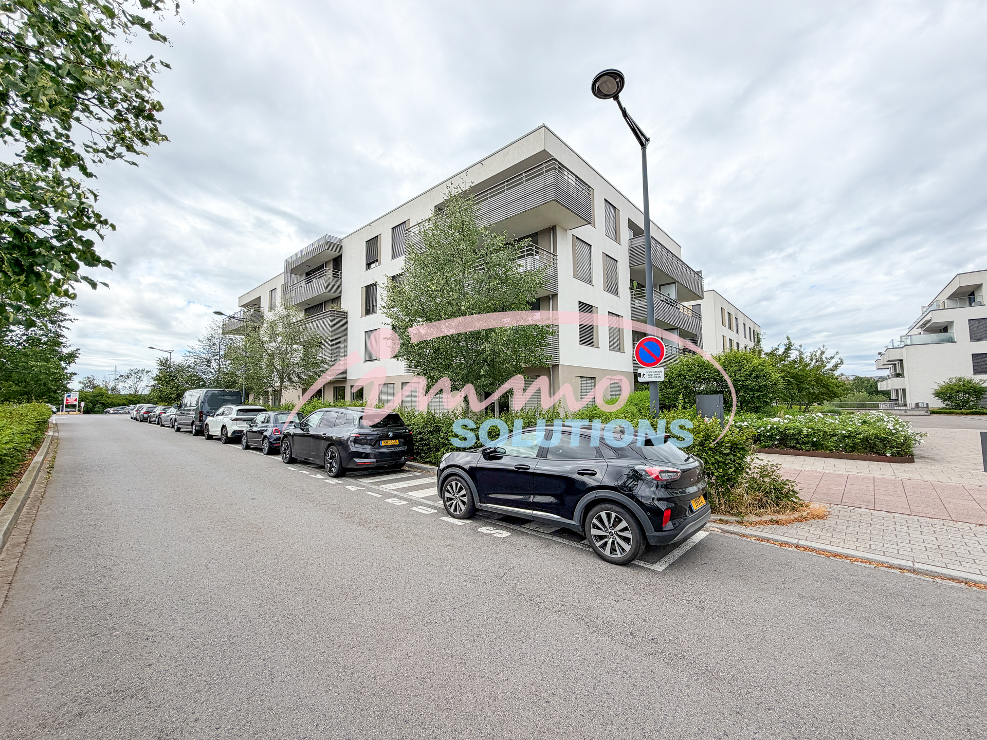 Commerce — Bertrange · 98 m² - photo 1