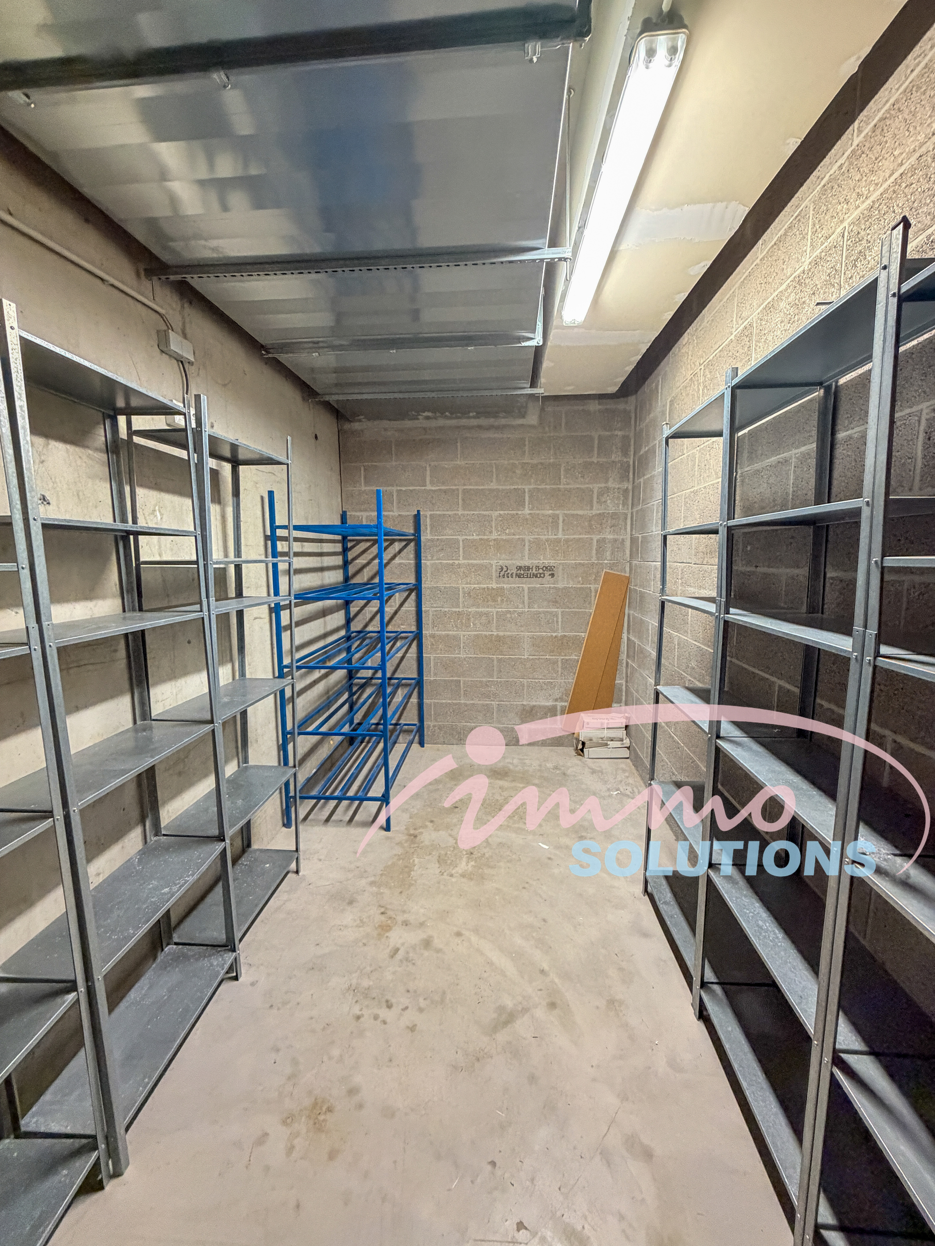 Commerce — Bertrange · 98 m² - photo 16